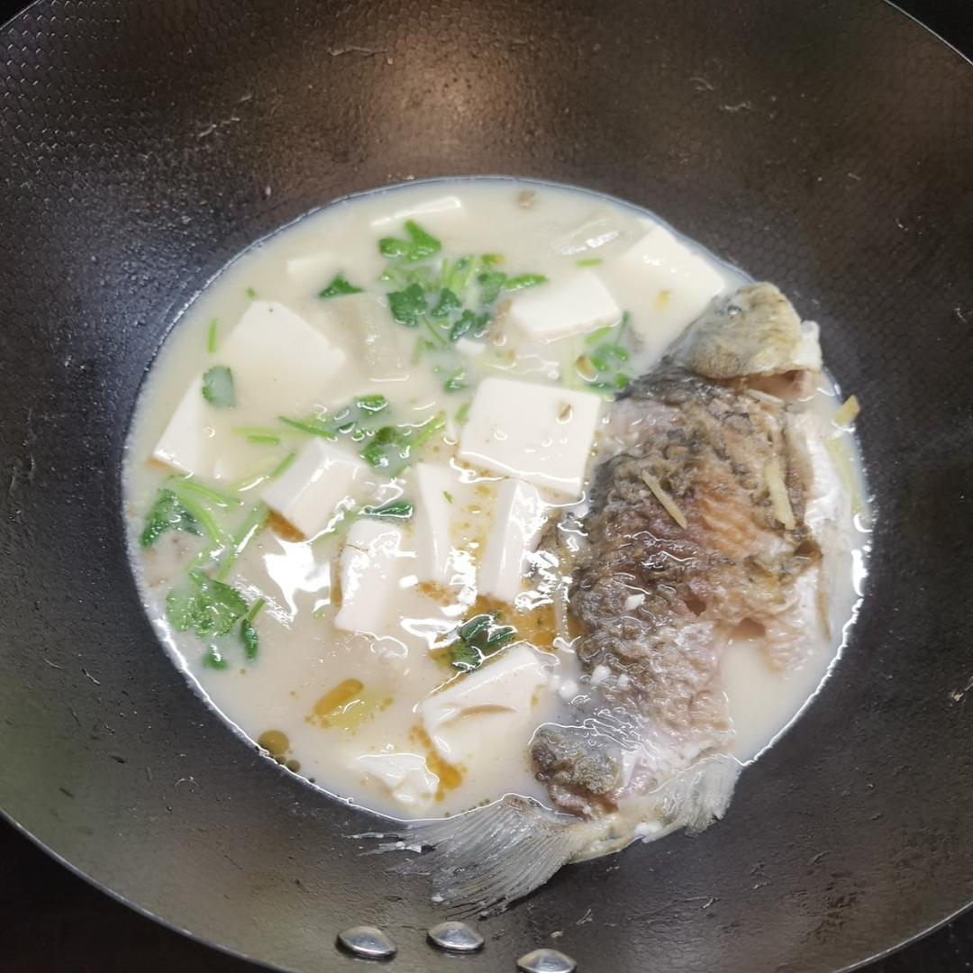 鲫鱼汤(鲫鱼豆腐汤)