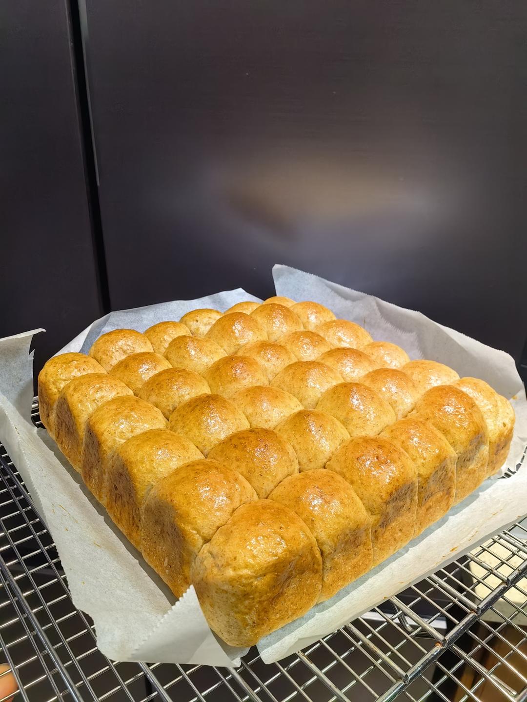 蜂蜜全麦小餐包｜浸泡全麦法