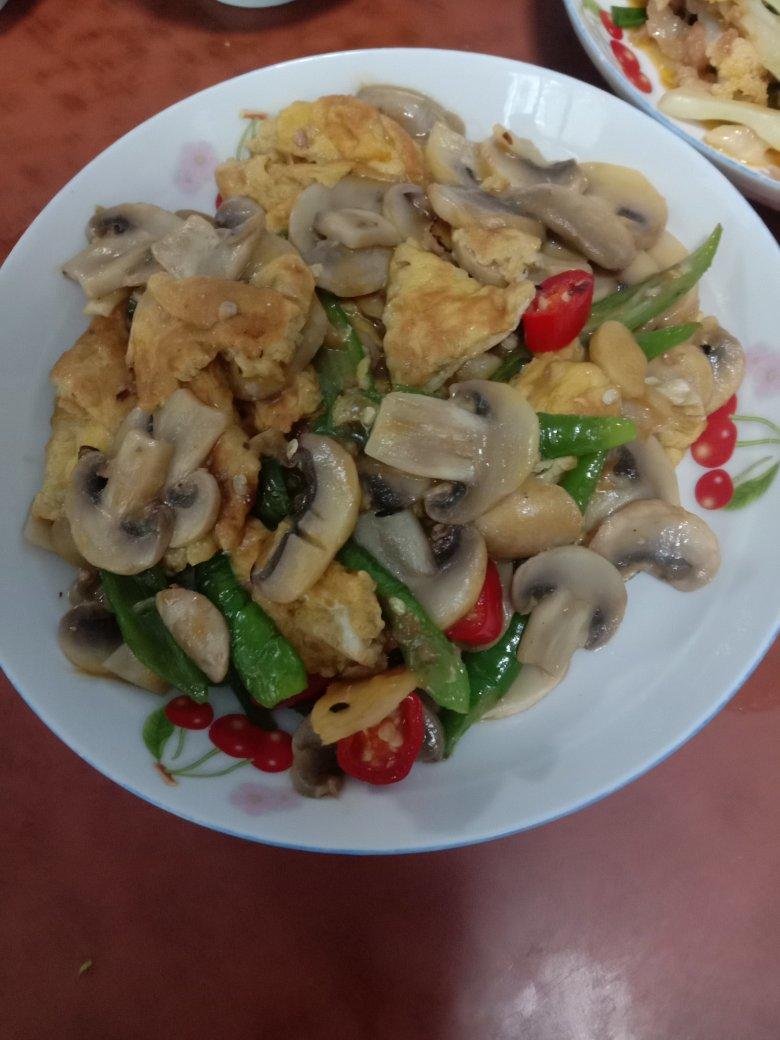 口蘑炒鸡蛋