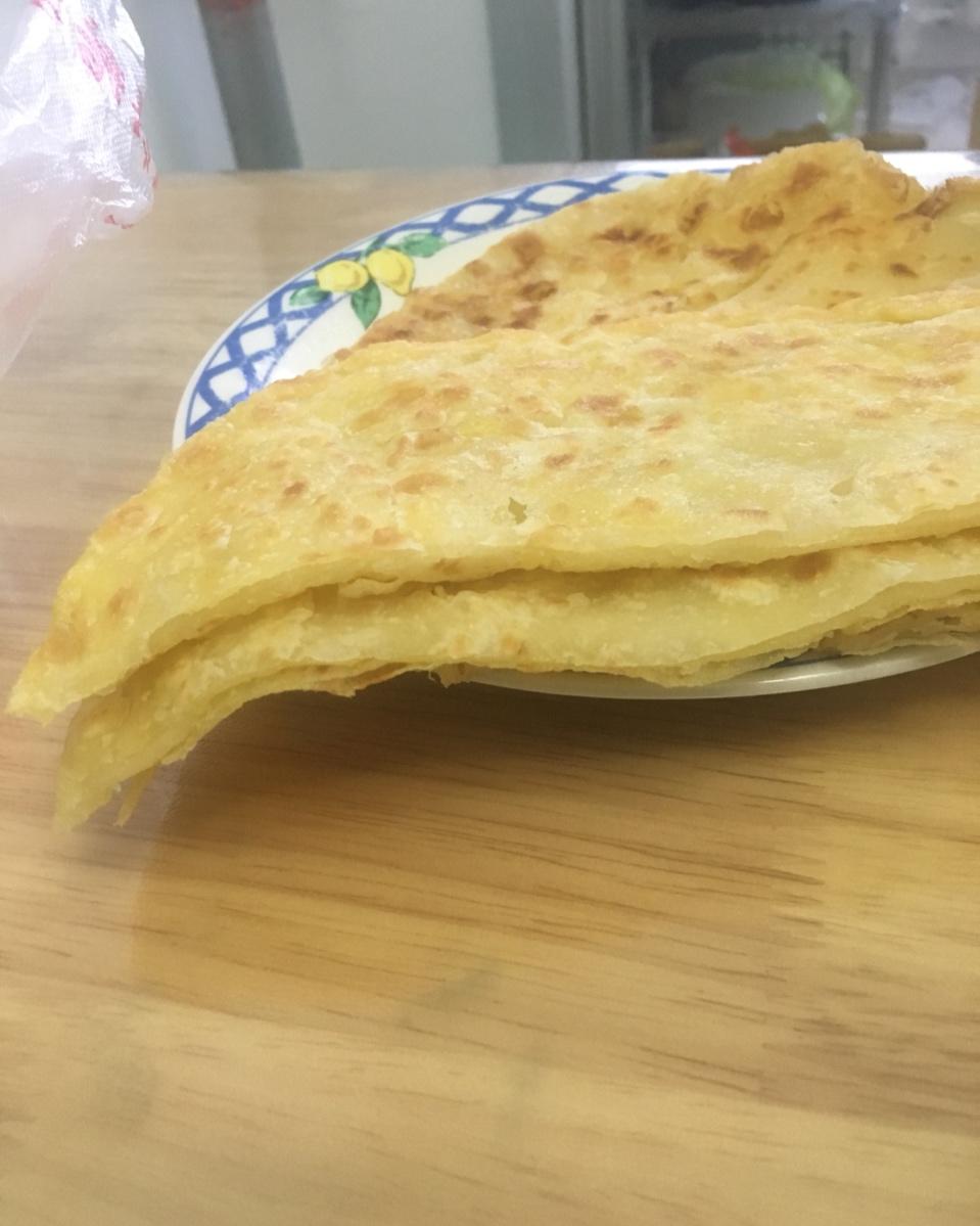 为什么自己烙的家常饼会发硬，跟我学这个好吃的烙饼方法吧！