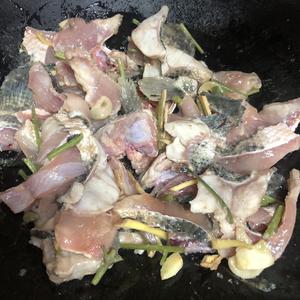 紫苏生鱼汤的做法 步骤5