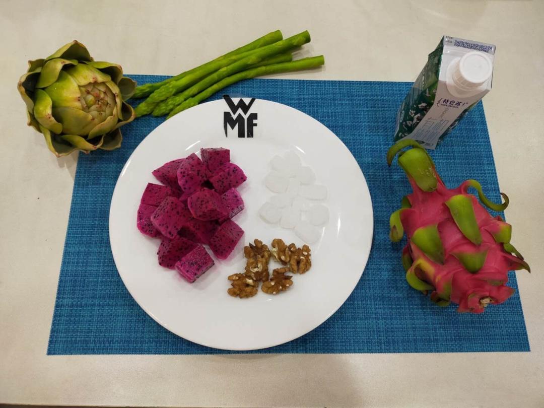 用新鲜杨梅做的杨梅汁