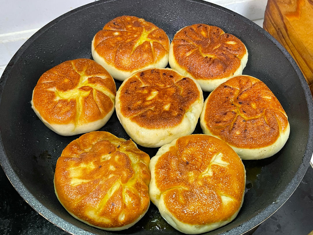 安庆鲜肉煎包vs鲜肉汤包的做法