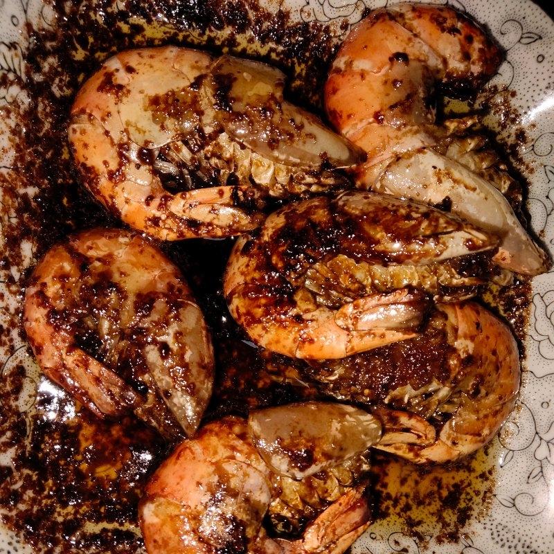 好吃到舔手的蒜爆罗氏虾（零失败，巨好吃)