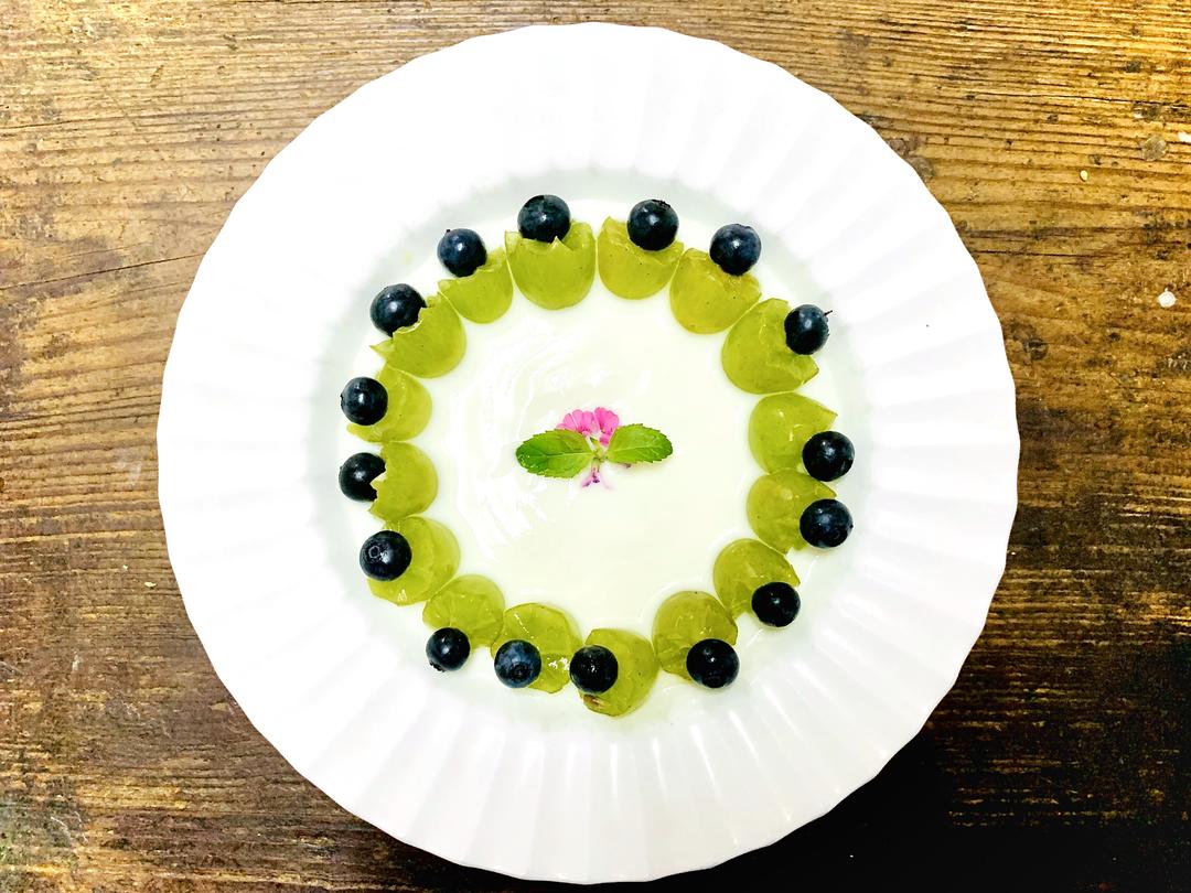 青葡蓝莓花样酸奶的做法