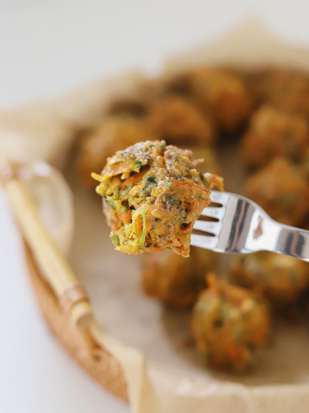 不爱吃胡萝卜？试试炸胡萝卜丸子吧！