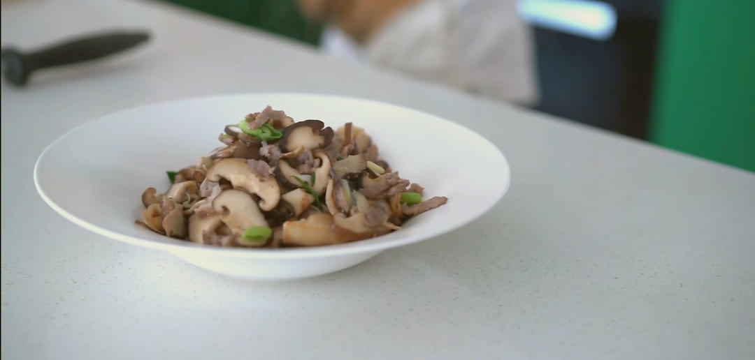 香菇炒肉的做法