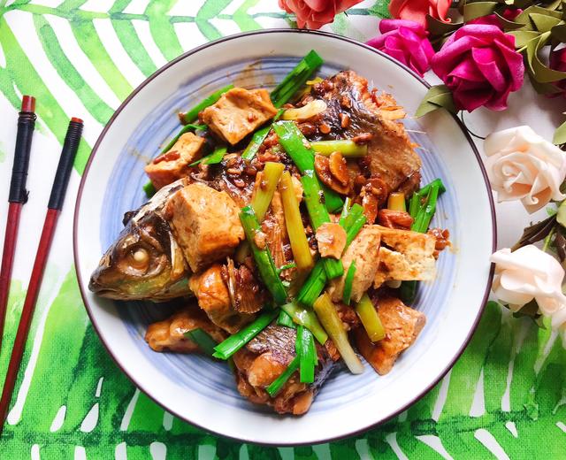 青蒜豆腐炖草鱼的做法