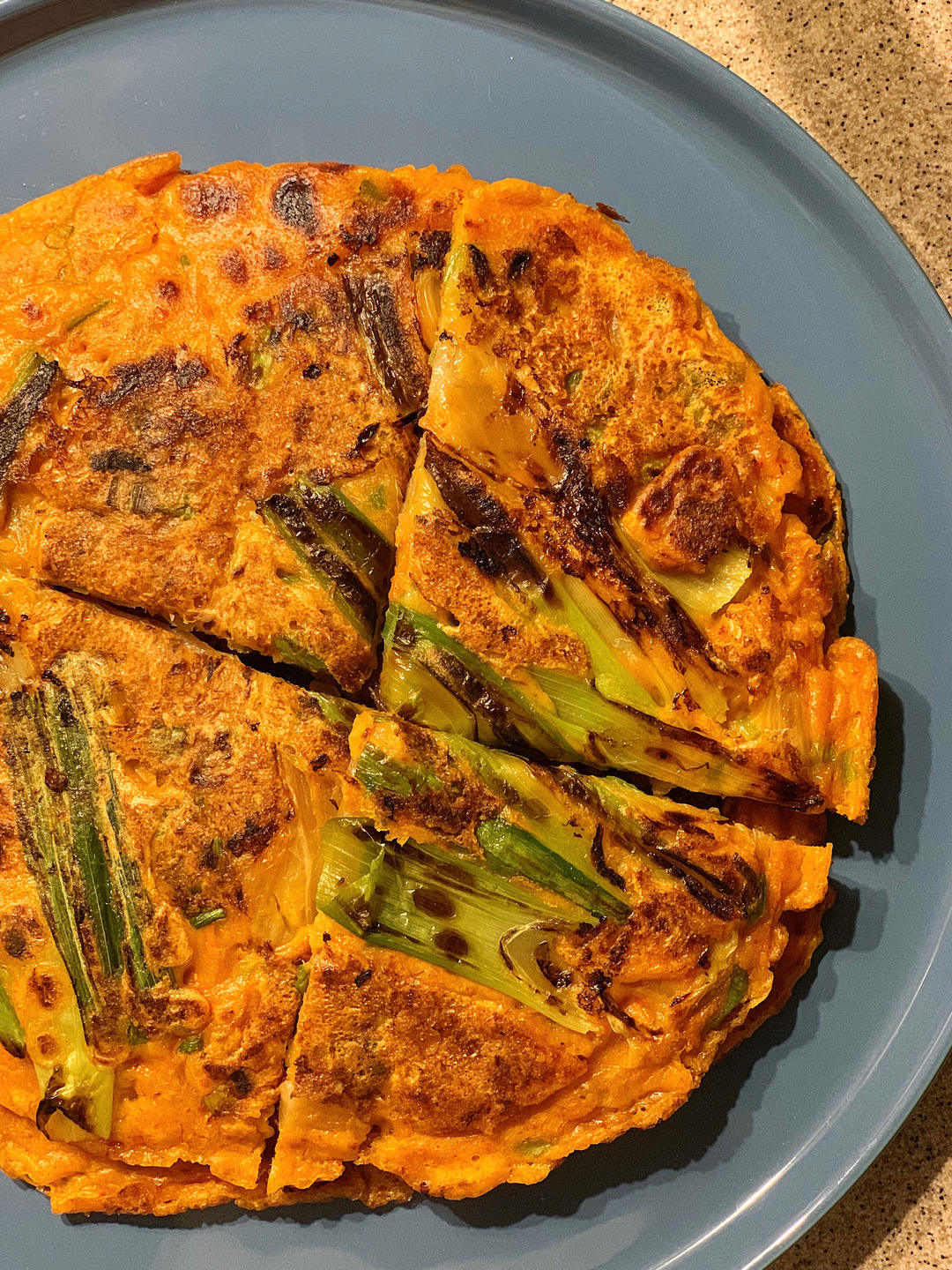 不用去韩国也能吃到的正宗韩式泡菜饼