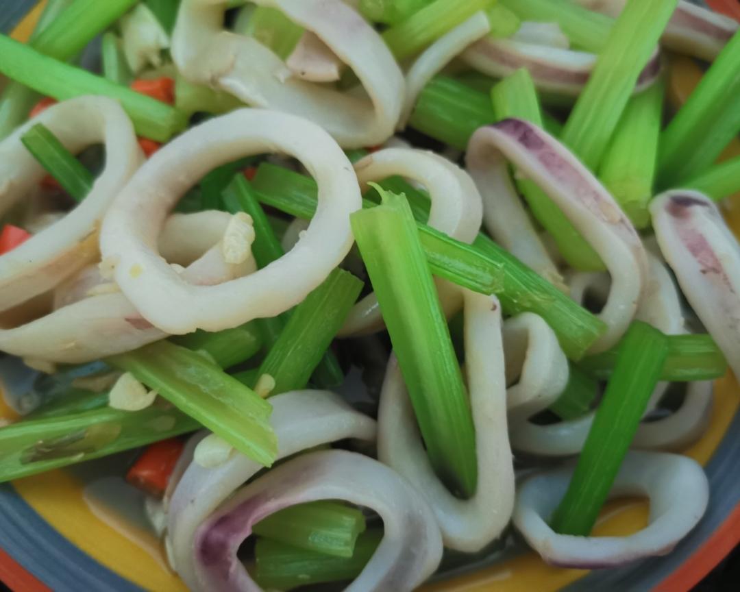 ［5分钟］芹菜鱿鱼圈