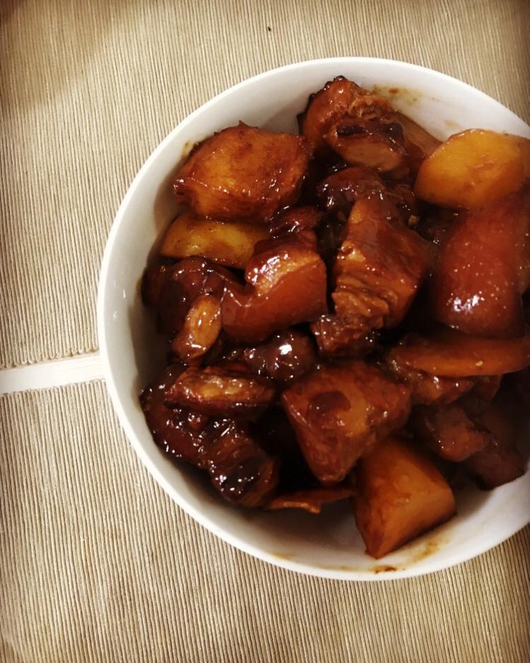 家常土豆烧肉