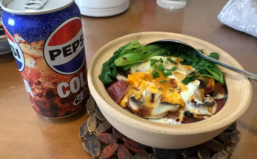 保姆级的「腊味煲仔饭2.0」加强版来了，地道老广味～