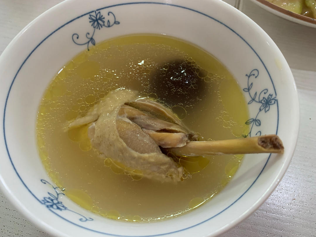 香菇炖鸡汤
