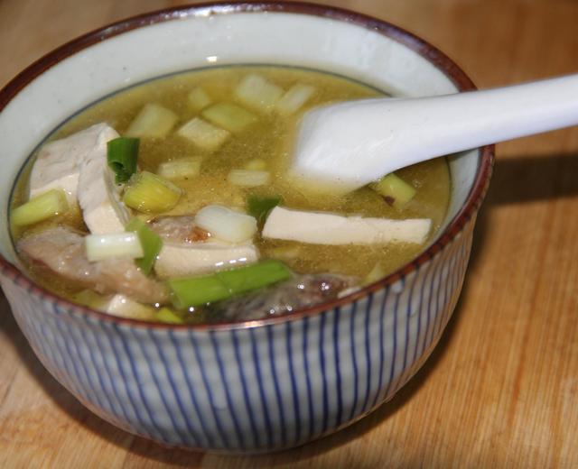 老豆腐炖鱼汤的做法