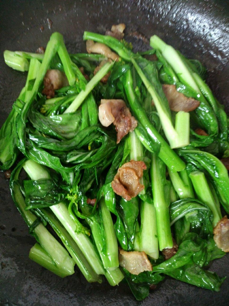 月亮_妈咪做的猪油渣炒青菜