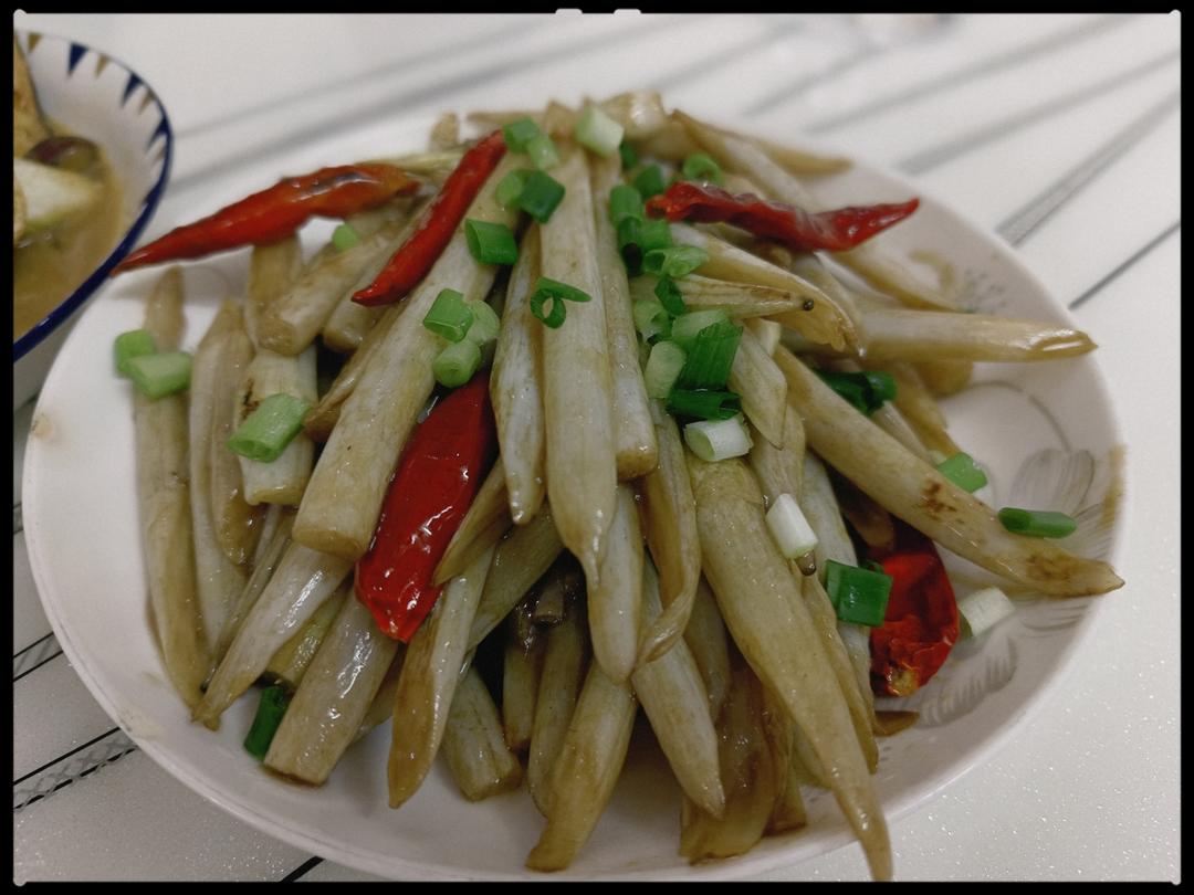 能干掉几碗饭的酸辣藕带炒肉丝