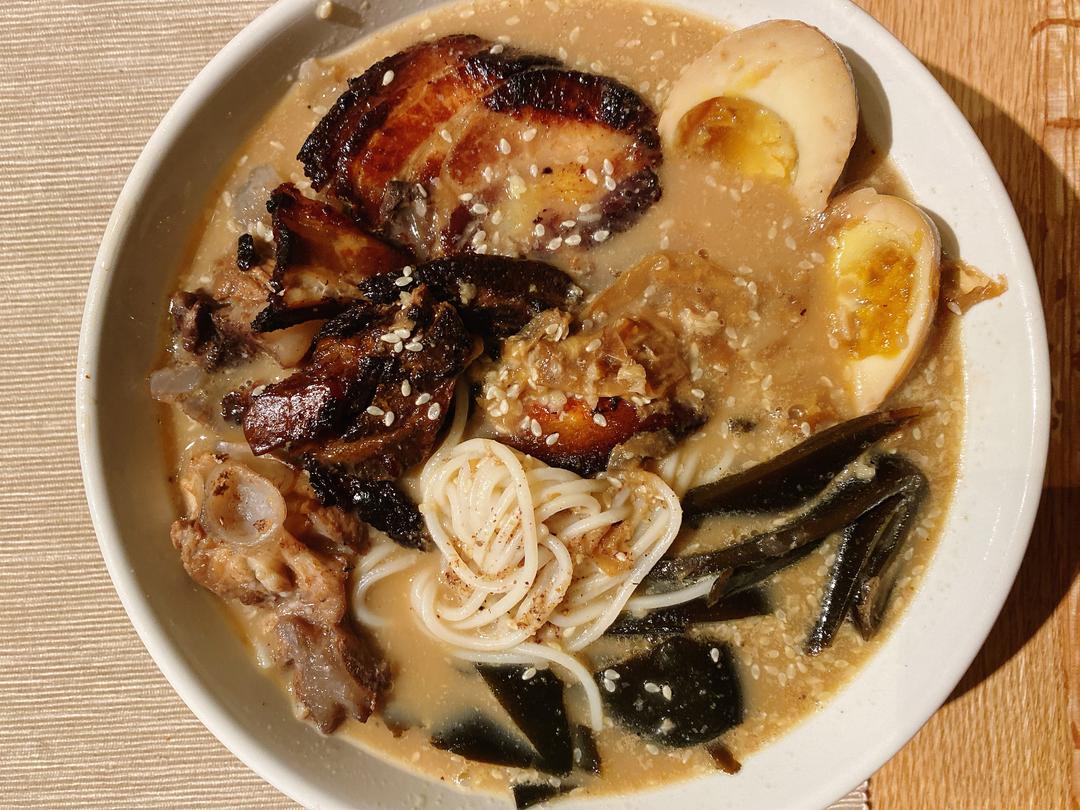 不用熬骨汤的豚骨拉面汤底