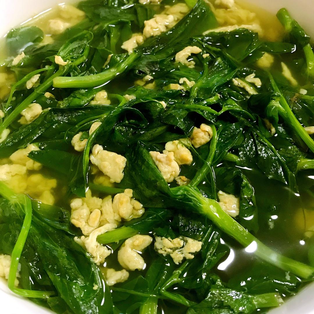 豌豆尖煎蛋汤