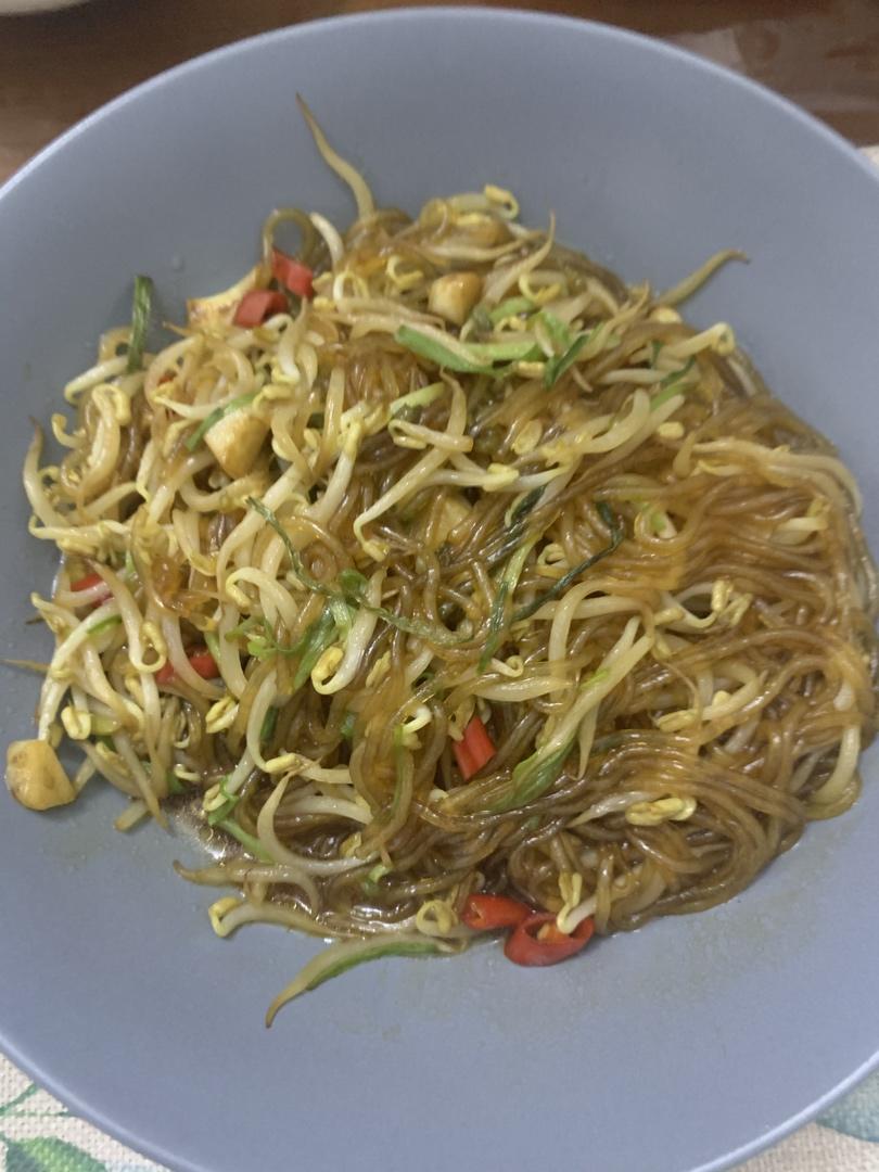 绿豆芽韭菜炒粉条