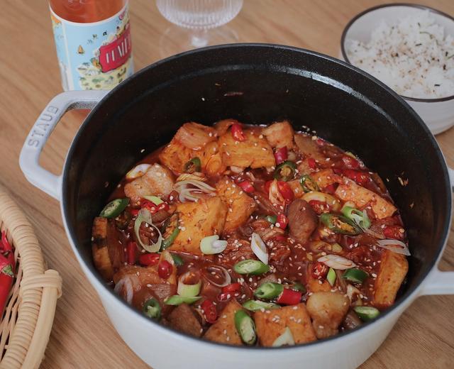 韩式猪肉炖豆腐，有它能干三碗大米饭🍚的做法