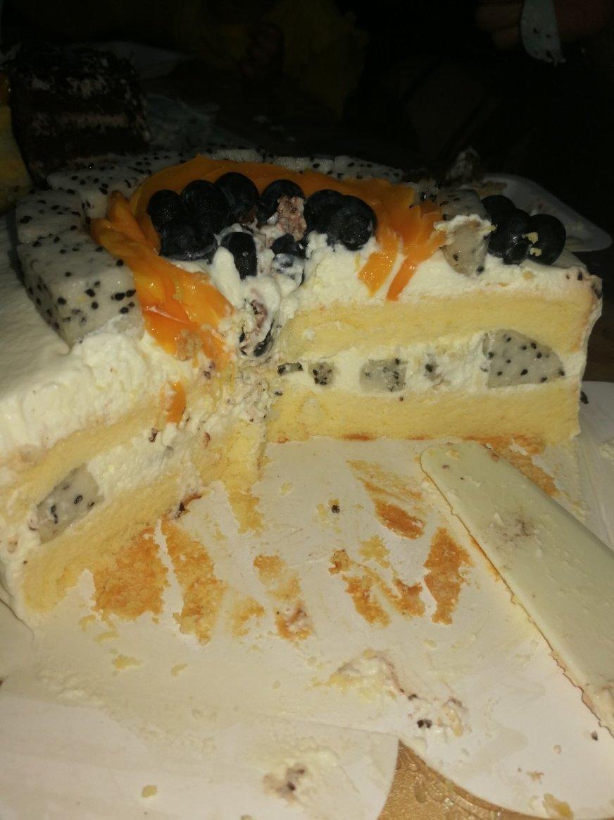 水果奶油装饰蛋糕