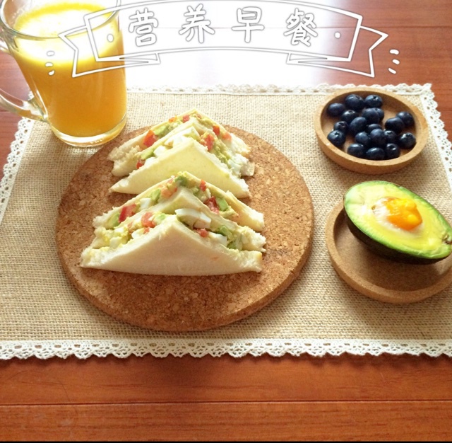 牛油果番茄三明治