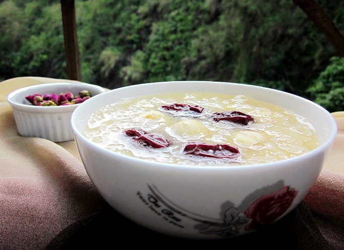 莲子红枣银耳羹