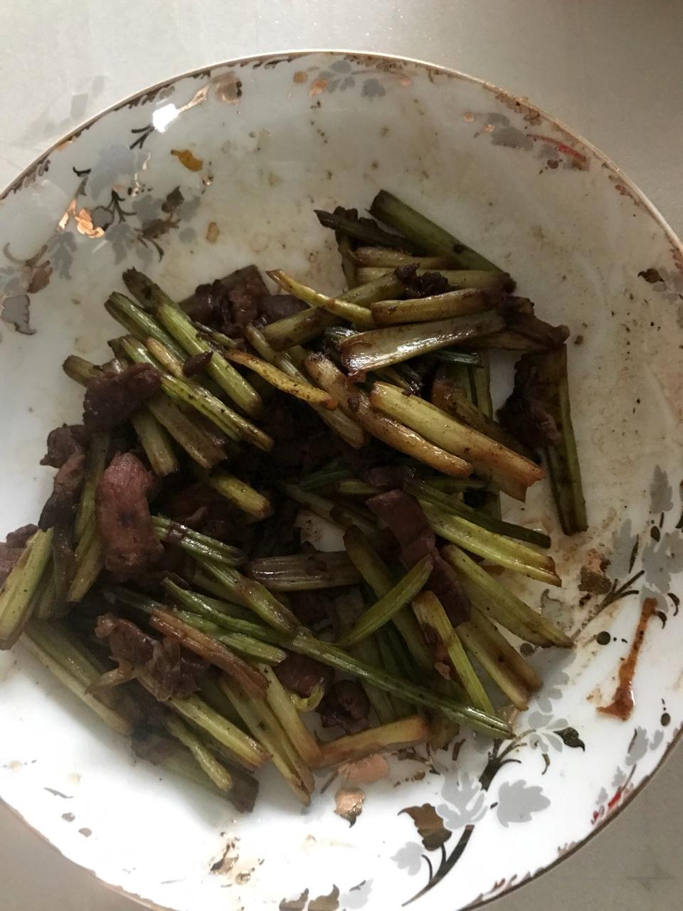 芹菜炒肉