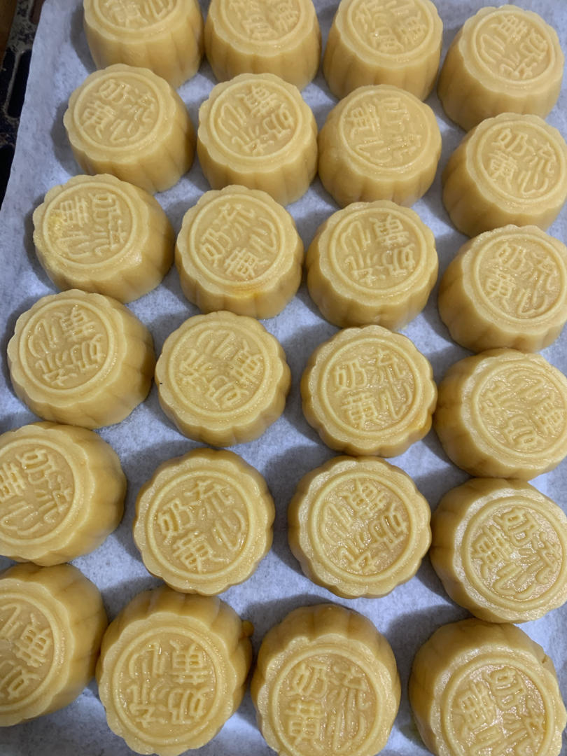 💃奶黄流心月饼——这是可以让你坐稳朋友圈厨霸位置的月饼🥮，没人点赞算我输👎