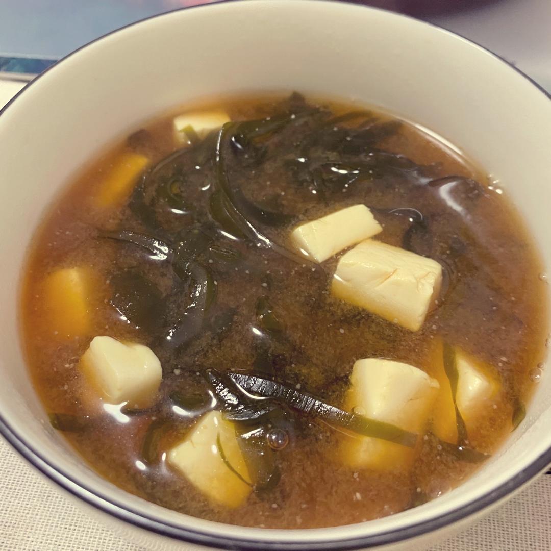 豆腐裙带菜味噌汤