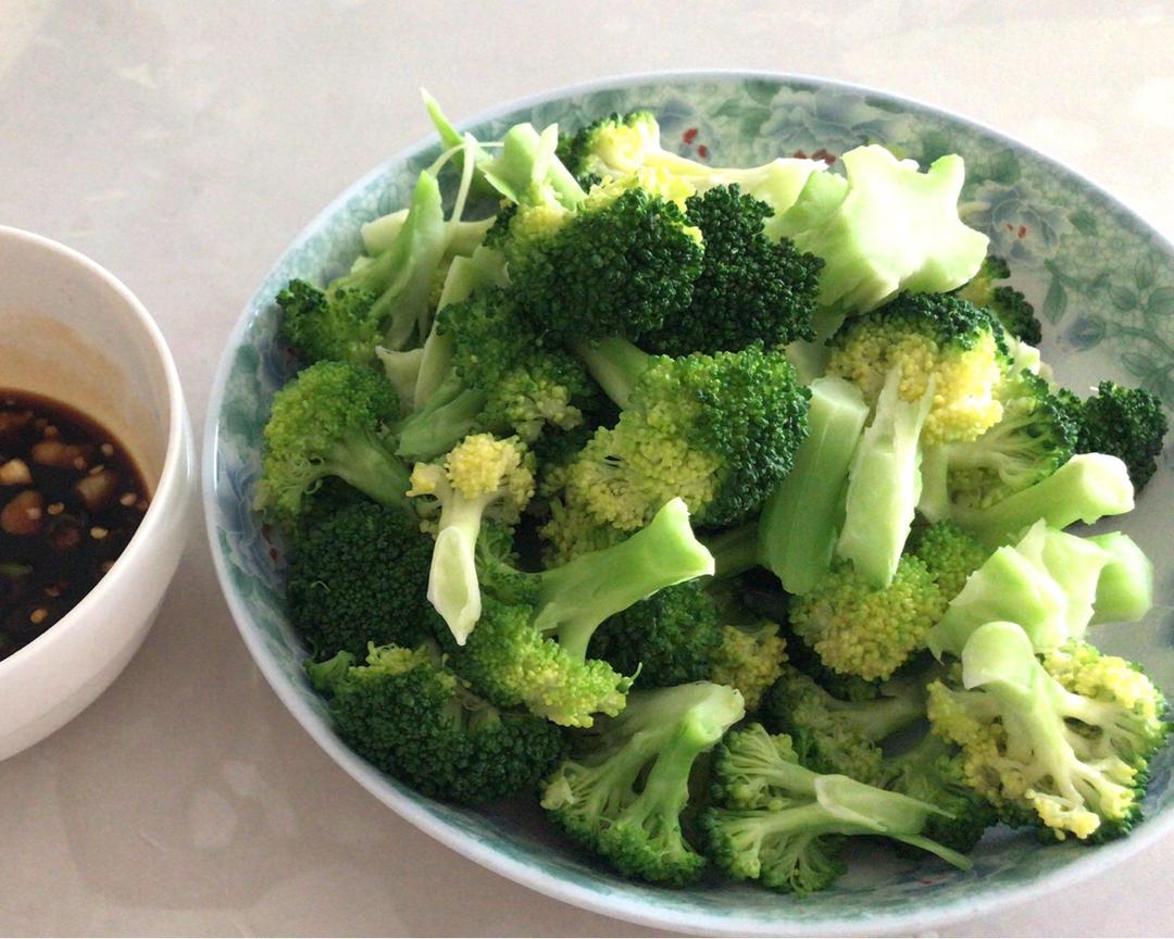 西兰花 蘸汁的做法