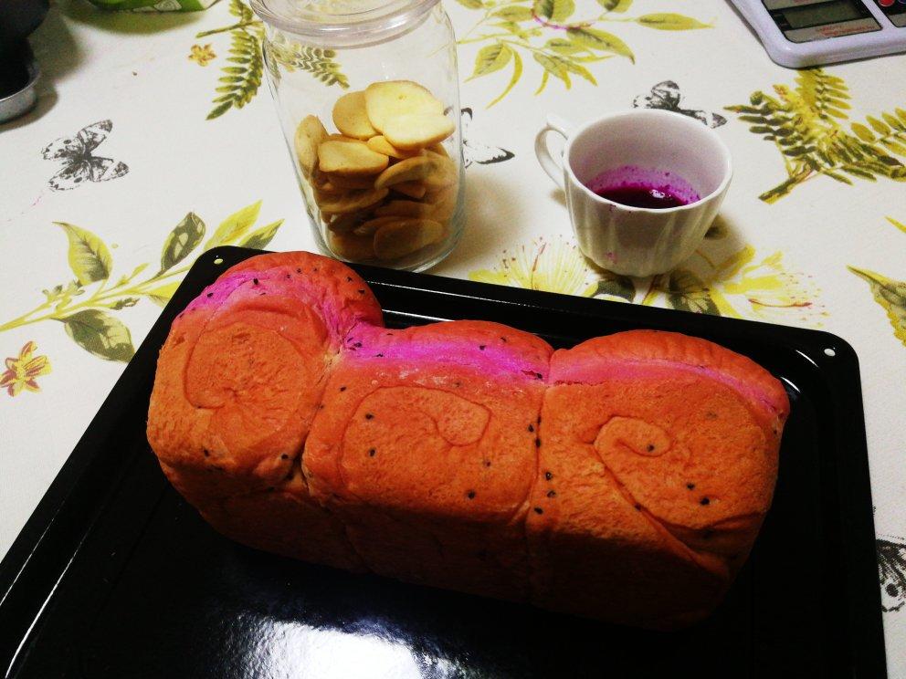 绵软火龙果吐司