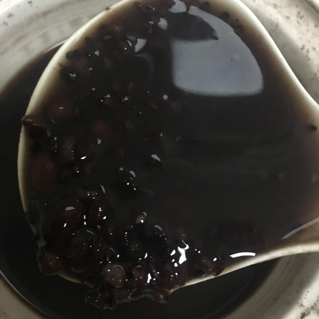 三黑粥(黑米黑豆黑芝麻)