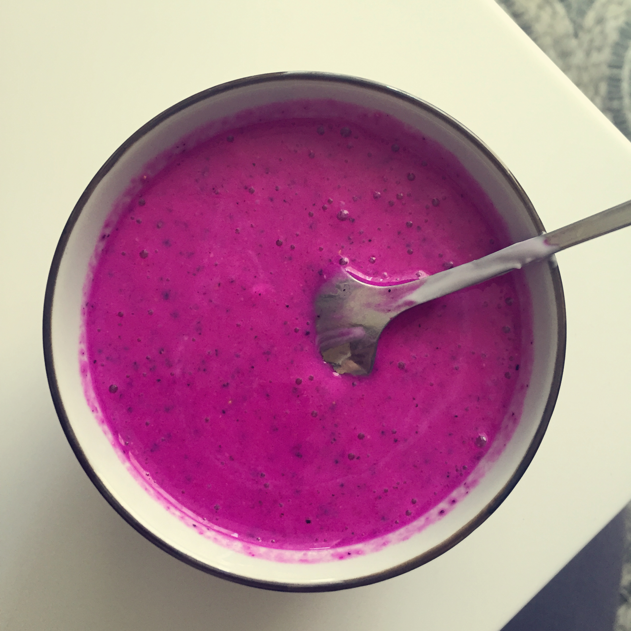 红心火龙果奶昔