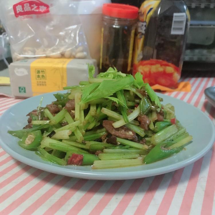 芹菜炒肉