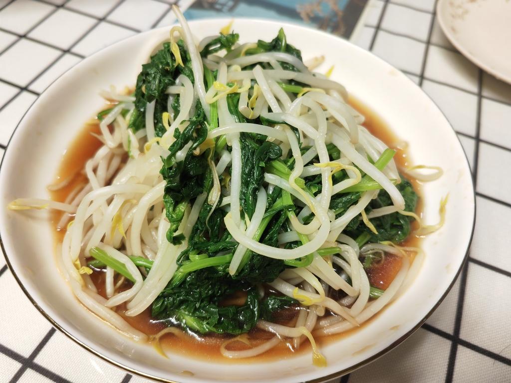 绿豆芽炒韭菜