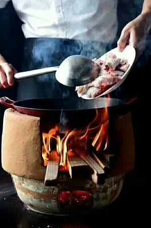 徐州地道地锅鸡，最好吃最简单的做法！的做法 步骤1