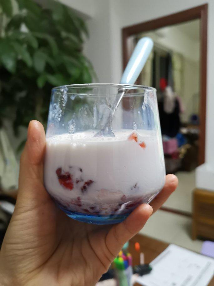 《Tinrry+》草莓果酱和草莓牛奶