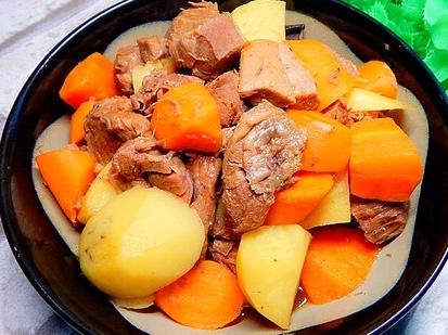 胡萝卜土豆烧牛肉的做法