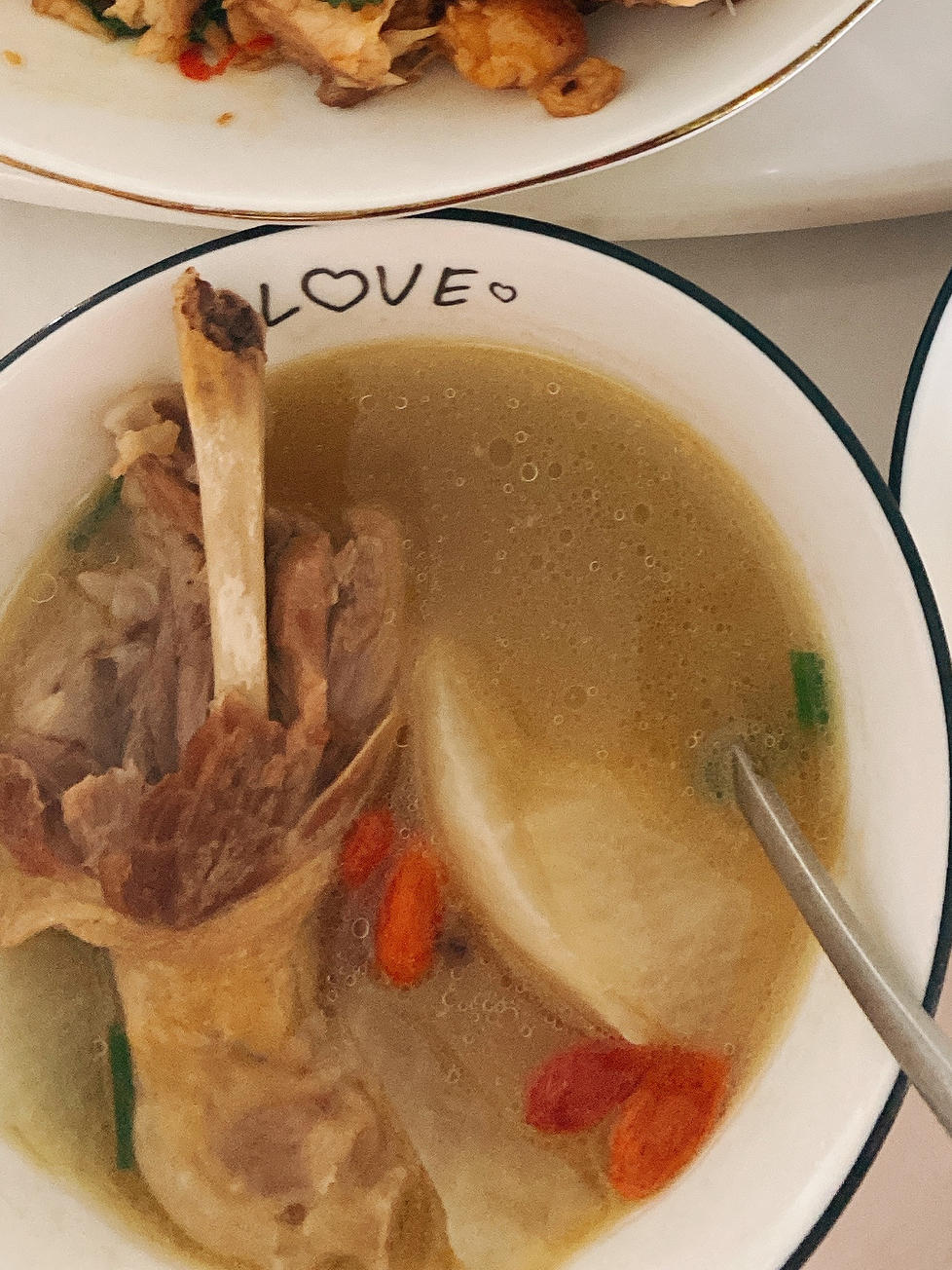 厨师长教你：“老鸭萝卜汤”的家常做法，天气冷了很适合老人孩子