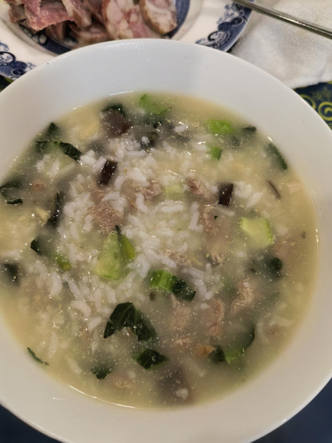 妈妈👩教我做的皮蛋瘦肉粥🥣简单快捷美味😋