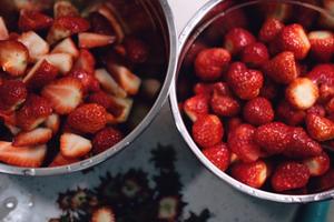 做一瓶草莓酱，留住草莓的香味的做法 步骤4