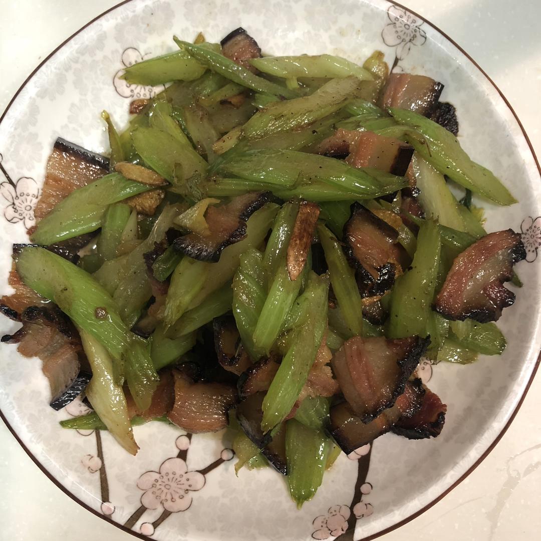 西芹炒腊肉