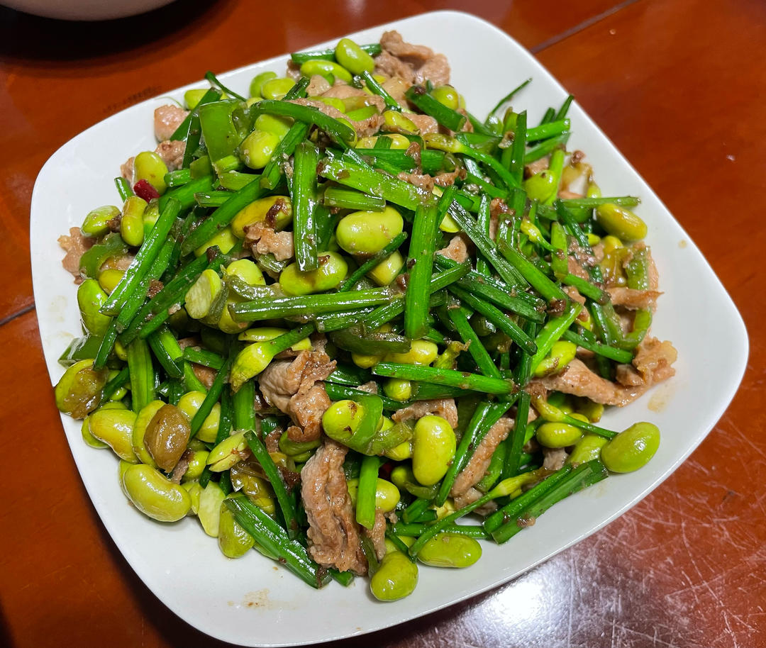 夏日时令菜【韭菜苔毛豆米炒肉丝】