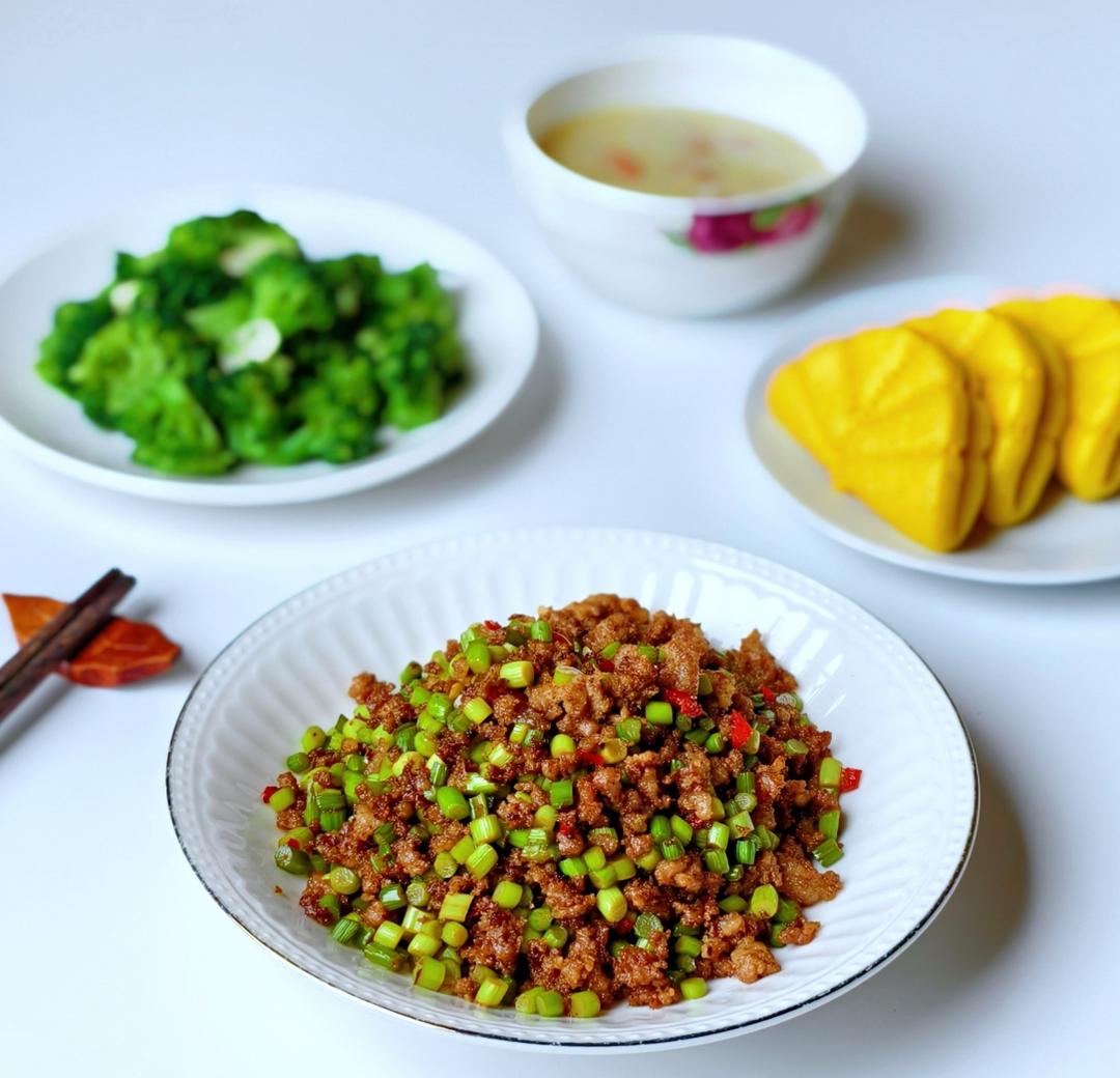 超下饭的蒜苔肉末