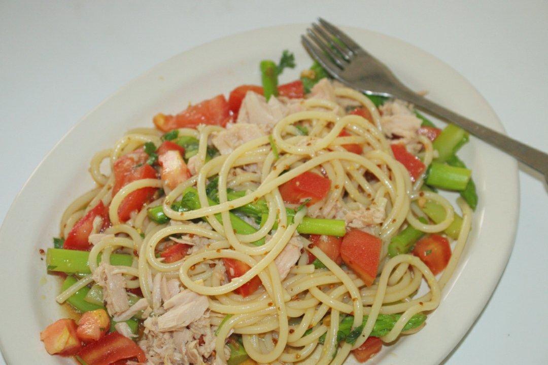 金枪鱼凉拌番茄天使面意面沙拉