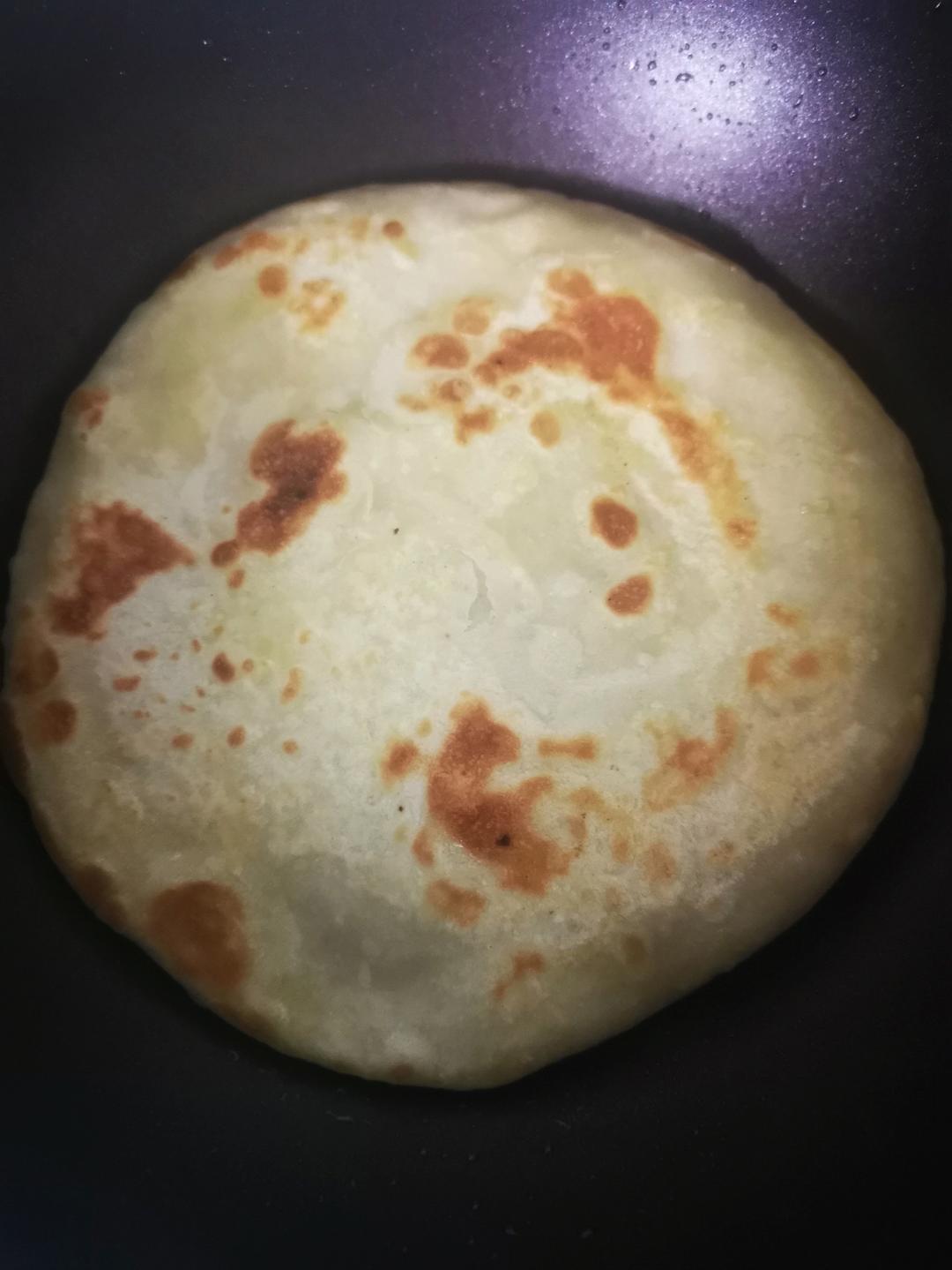 烙饼不硬的小窍门 掌握了你也能看出柔软多层凉了不硬的小油饼