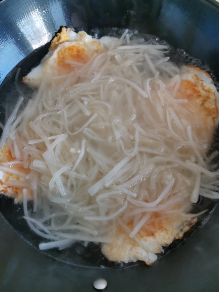 萝卜丝荷包蛋汤的做法 步骤4