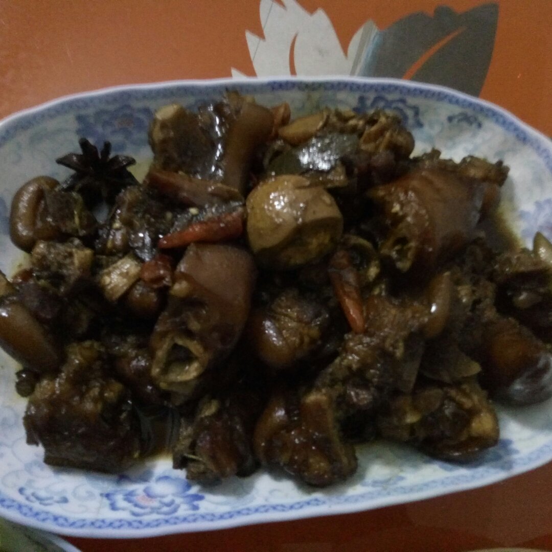 美味的家常菜：红烧猪蹄