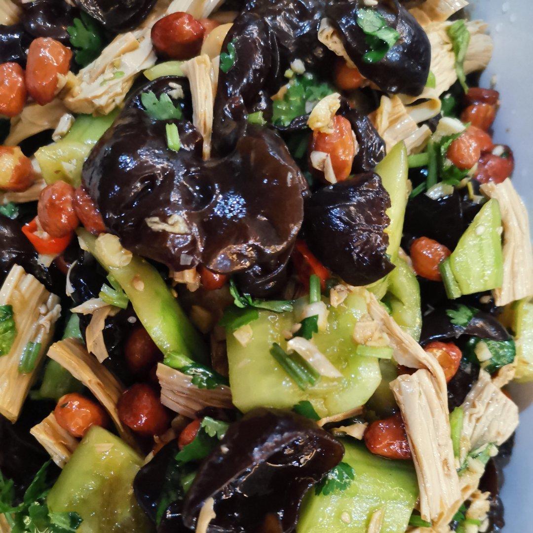 上桌就秒光的爽口凉菜～黄瓜拌腐竹